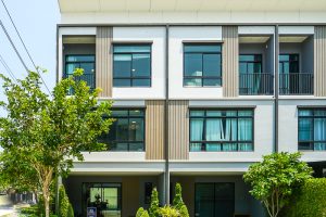 EP.2244 รีวิว Q Prime สุขุมวิท 77 ทาวน์โฮม 3 ชั้น พร้อมฟังก์ชัน Master Bedroom สไตล์ Penthouse กว้างเต็มทั้งชั้น ใกล้รถไฟฟ้า BTS อ่อนนุช และ MRT ศรีนุช เริ่ม 4.99 ล้านบาท*