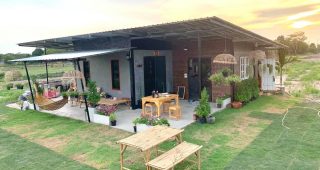 รีวิว บ้านโมเดิร์นลอฟท์กลางทุ่งนา บรรยากาศเรียบง่าย แบบบ้านพอเพียง งบประมาณ 2 แสนกว่าบาท
