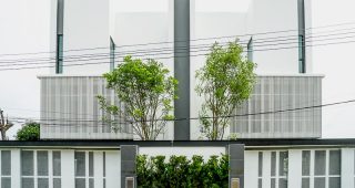EP.2189 รีวิว One Atelier Satriwitthaya บ้านหรู 3 ชั้น ดีไซน์โดดเด่นพร้อม Inner Garden กลางบ้าน ใกล้ทางด่วนฉลองรัช และรถไฟฟ้า 4 สาย เริ่ม 19.9 ล้านบาท*