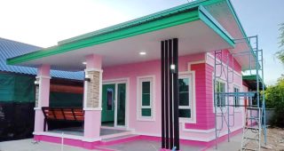บ้านโมเดิร์นสวยหลักแสน พื้นที่ใช้สอย 51 ตร.ม. 2 ห้องนอน 1 ห้องน้ำ 1 ครัวไทย 24 ตร.ม. งบจบที่ 5 แสนบาท