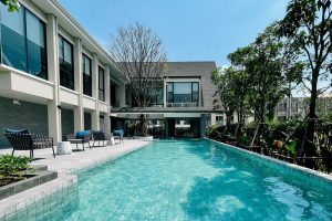 ทาวน์โฮม เฌอคูน สุขุมวิท 77 Cherkoon Sukhumvit 77 เพียง 5 นาที* ถึงรถไฟฟ้าสายสีเหลือง สถานีศรีนครินทร์ 38