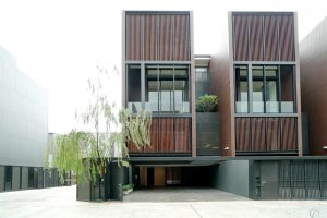EP.2295 รีวิว BAAN U Charoen Town in Town ทาวน์โฮมหรู 4.5 ชั้น พร้อมลิฟต์ และ EV Charger พื้นที่ใช้สอยภายในสามารถปรับเปลี่ยนเป็นโฮมออฟฟิศได้ เริ่ม 38 ล้าน*