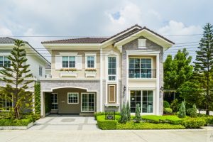 EP.2332 รีวิว Neo Home รัตนาธิเบศร์-ราชพฤกษ์ บ้านหรูสไตล์อังกฤษ 4 ห้องนอน ใกล้รถไฟฟ้า MRT สายสีม่วง และทางด่วนศรีรัช เริ่ม 5.99 ล้านบาท*