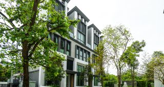 EP.2172 รีวิว One Atelier Private Residence พหลโยธิน บ้านหรู 4.5 ชั้น สไตล์ Modern Classic ใกล้ทางด่วน และรถไฟฟ้า BTS เสนานิคม เพียง 5 นาที เริ่ม 25-35 ล้านบาท*