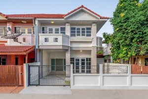 ทาวน์โฮม บิวตี้เฮ้าส์ 4 Beauty House 4 เพียง 5 นาที* ถึงทางด่วนศรีรัช ราคาเริ่ม 3.2 ล้าน*