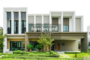 EP.2256 รีวิว Bangkok Boulevard Signature เวสต์เกต บ้านเดี่ยวหรูหลังใหญ่ซีรีส์ใหม่สไตล์ Modern Colonnade พร้อมส่วนกลางครบครัน ใกล้ MRT คลองบางไผ่ เริ่ม 16.99-30 ล้านบาท*