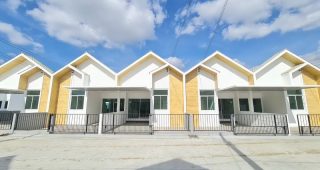 ทาวน์โฮม แสนรัก 11 ศุขประยูร-ซอยเทศบาล 7 Seanrak 11 Sukprayoon-Soi Thetsaban 7 ราคาเริ่ม 1.69 ล้านบาท*