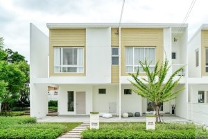 EP.2452 รีวิว Curator ศรีนครินทร์-เทพารักษ์ บูทีคทาวน์โฮม Organic Modern ใกล้ทางด่วน และรถไฟฟ้า 2 สาย เริ่ม 2.69 ล้านบาท*