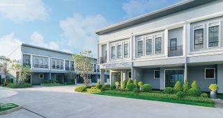 ทาวน์โฮม เดอะริคโค้ ทาวน์ พหลโยธิน-สายไหม 53 The Ricco Town Phahonyothin-Saimai 53 ใกล้ BTS สถานีคูคต เพียง 10 นาที* เริ่ม 3.09 ล้านบาท*