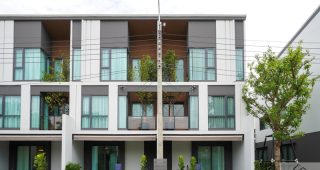 EP.2455 รีวิว Baan Klang Mueng รามคำแหง 174 สเตชั่น ใกล้รถไฟฟ้าสายสีส้ม สถานีเคหะรามคำแหง Early Bird 3.99 ล้านบาท*