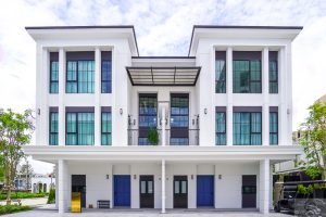 EP.2426 รีวิว PINE Wellness Residence ประชาชื่น บ้าน 3 ชั้น ฟังก์ชันรองรับทุก Generations พร้อม Concierge Service* และ Health & Wellness Service* ใกล้ MRT สามัคคี เริ่ม 12-20 ล้านบาท*