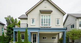 รีวิว สราญสิริ ศรีนครินทร์-แพรกษา บ้านเดี่ยวสไตล์ Modern Farmhouse ทำเลใกล้ BTS แพรกษา 2.3 กม.* เริ่ม 7.59 ล้าน*