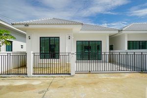 รีวิว Living Sense 3 บ้านฉาง-ระยอง บ้านเดี่ยวชั้นเดียวสไตล์โมเดิร์น ใกล้นิคมฯ มาบตาพุด และอีสเทิร์นซีบอร์ด ใกล้ถนนเส้นหลัก, มอเตอร์เวย์, สนามบิน เริ่ม 2.89 ล้าน*