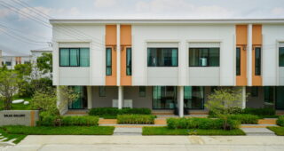 รีวิว CHER ปิ่นเกล้า-วงแหวน พรีเมียมทาวน์โฮม เพียง 1.9 กม.* จากถนนกาญจนาฯ ใกล้ทางด่วนแค่ 10 นาที* ฟังก์ชันครบ รองรับอนาคต เริ่ม 2.69 ล้าน*