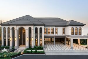 THE PALAZZO กรุงเทพกรีฑา บ้านหรูทำเลกรุงเทพกรีฑา เพียง 500 ม.* จาก Little Walk กรุงเทพกรีฑา ใกล้ รร.นานาชาติ Brighton, Wellington และ Ascot ราคาเริ่ม 56.9-120 ล้าน*