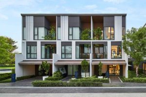 บ้านกลางเมือง ปิ่นเกล้า-บรมฯ Baan Klang Mueng Pinklao-Borom ทาวน์โฮม 3 ชั้น ใกล้ถนนใหญ่ เพียง 3 นาที* ถึงทางด่วนศรีรัชฯ ราคาเริ่ม 4.69 ล้านบาท*