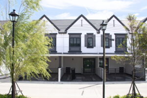 ชูเบอรี่ อมตะซิตี้ ChooBerry Amata City ทาวน์โฮมสไตล์ Modern English Farmhouse ทำเลทองใจกลางอมตะซิตี้ ราคาเริ่ม 1.xx-2.xx ล้านบาท*