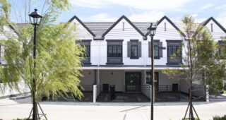 ชูเบอรี่ อมตะซิตี้ ChooBerry Amata City ทาวน์โฮมสไตล์ Modern English Farmhouse ทำเลทองใจกลางอมตะซิตี้ ราคาเริ่ม 1.xx-2.xx ล้านบาท*