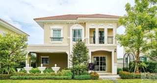 รีวิว Lanceo Prestige บางนา-ศรีวารี บ้านหลังใหญ่ French Colonial Style รองรับ EV Charger ทุกหลัง เชื่อมต่อทางด่วน 3 สาย ใกล้ King Power และสนามบินสุวรรณภูมิ เริ่ม 4.39 ล้านบาท*