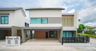 เดอะ โฮม บ้านฉาง เฟส 2 The Home Banchang Phase 2 ติดถนนสุขุมวิท เพียง 5 นาที* จาก Robinson บ้านฉาง ราคาเริ่ม 3.69 ล้านบาท*