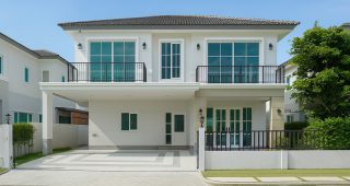 รีวิว ลัดดารมย์ จตุโชติ 15 บ้านเดี่ยวหรูสไตล์ Modern French ทำเลเดินทางสะดวก ใกล้ทางด่วน ด่านจตุโชติ และด่านสุขาภิบาล 5 ราคา 8-20 ล้าน*