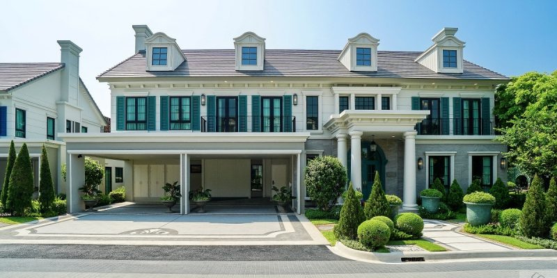 รีวิว ณริณสิริ พระราม 9-กรุงเทพกรีฑา บ้านเดี่ยวหรูสไตล์ Georgian Revival มี Clubhouse วิวทะเลสาบ ใกล้ ท่าอากาศยานสุวรรณภูมิ เริ่ม 40 ล้านบาท*