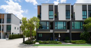 รีวิว บ้านกลางเมือง สาทร-กัลปพฤกษ์ 2 ทาวน์โฮม 3 ชั้น ติดถนนใหญ่กัลปพฤกษ์ เชื่อมต่อสาทร เพียง 10 นาที* เริ่ม 5.99 ล้าน*