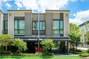 รีวิว Pleno พระราม 9-กรุงเทพกรีฑา 4 ทาวน์โฮมหน้ากว้าง New Series สุด Premium พร้อม Facilities ตลอด 24 ชั่วโมง ใกล้ทางด่วน รถไฟฟ้า และสนามบินสุวรรณภูมิ เริ่ม 3.39 ล้านบาท*